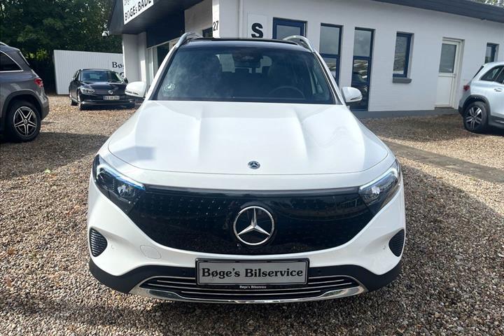 Hvid Mercedes EQB250+ fra 2025