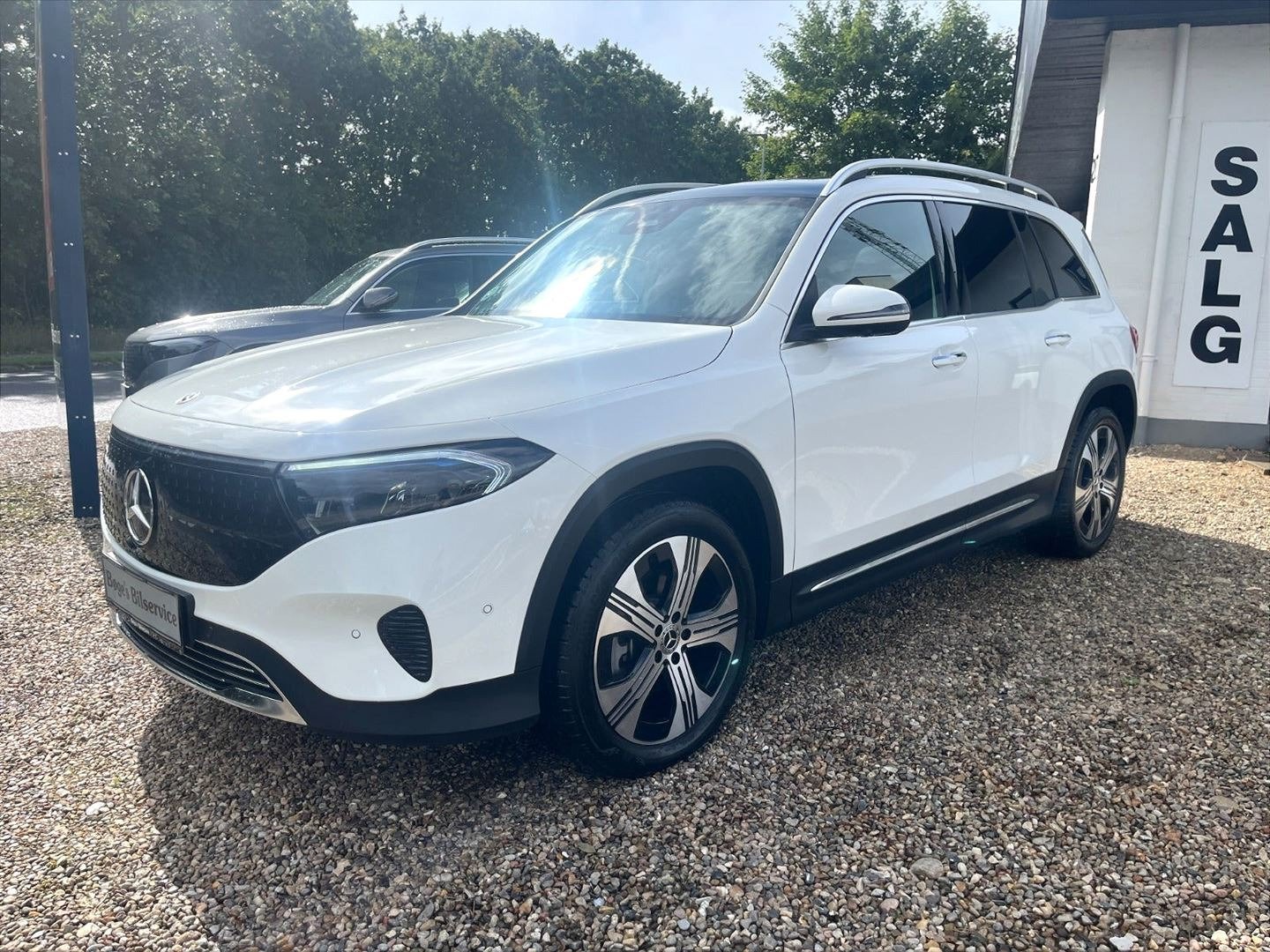 Hvid Mercedes EQB250+ fra 2025