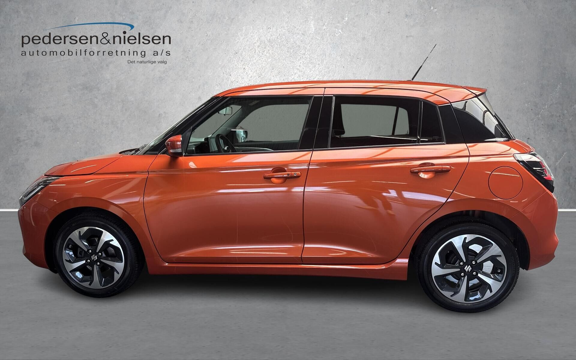 Orange Suzuki Swift fra 2024