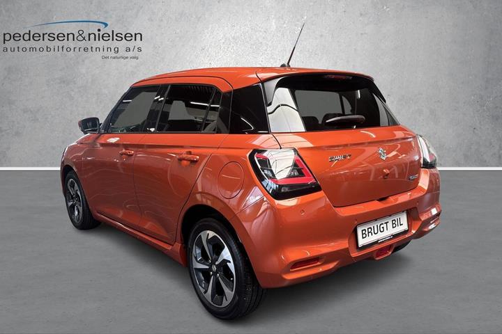 Orange Suzuki Swift fra 2024