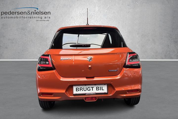 Orange Suzuki Swift fra 2024