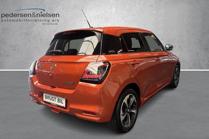 Orange Suzuki Swift fra 2024