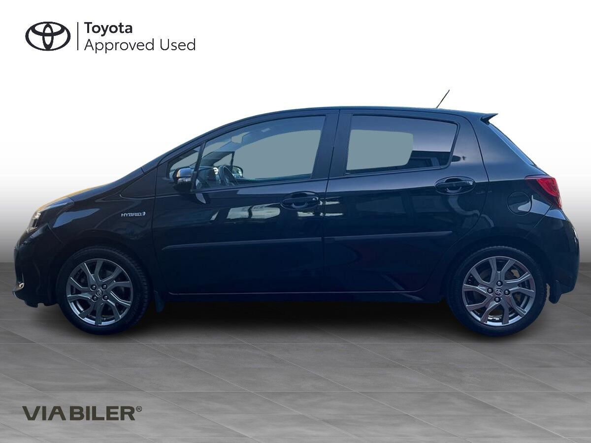 Sort Toyota Yaris fra 2016