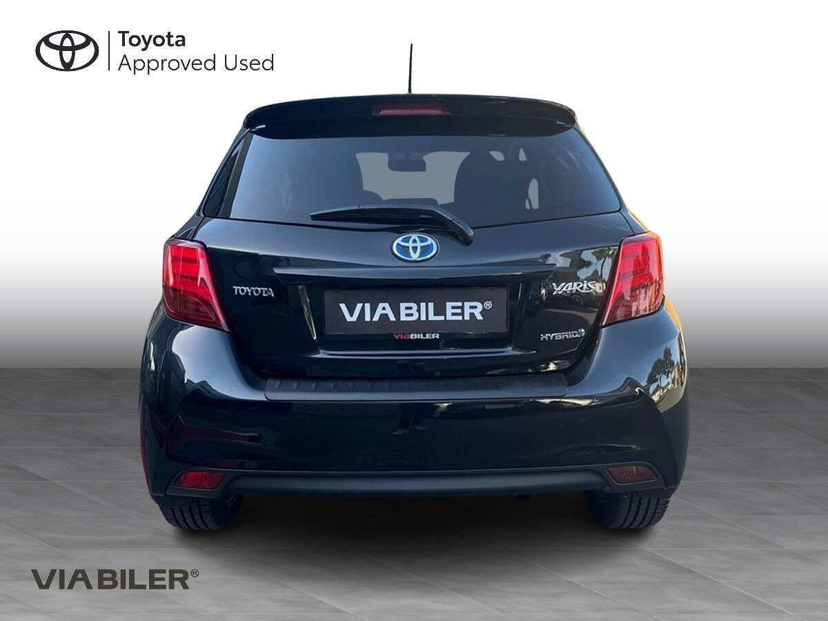 Sort Toyota Yaris fra 2016