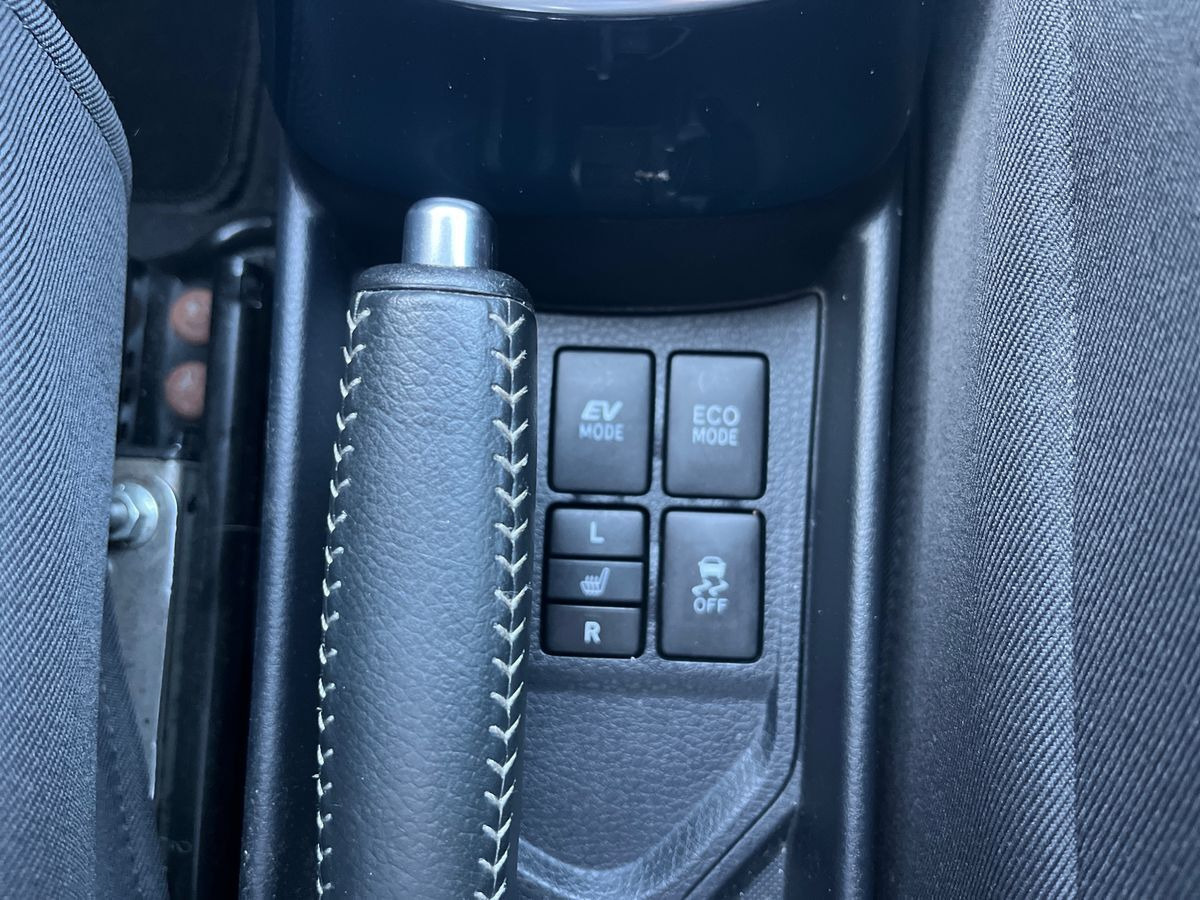 Sort Toyota Yaris fra 2016