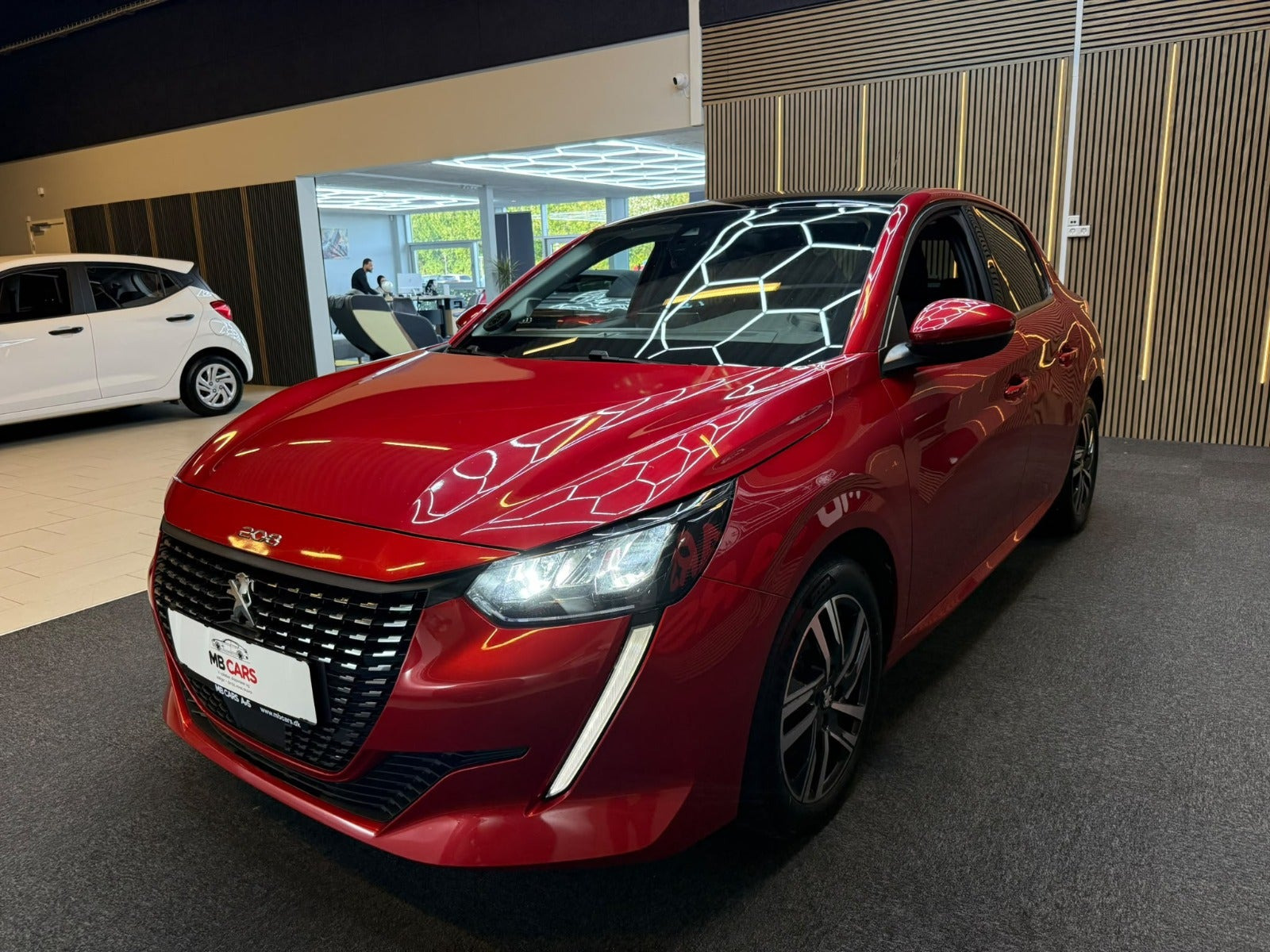 Rød Peugeot 208 fra 2020
