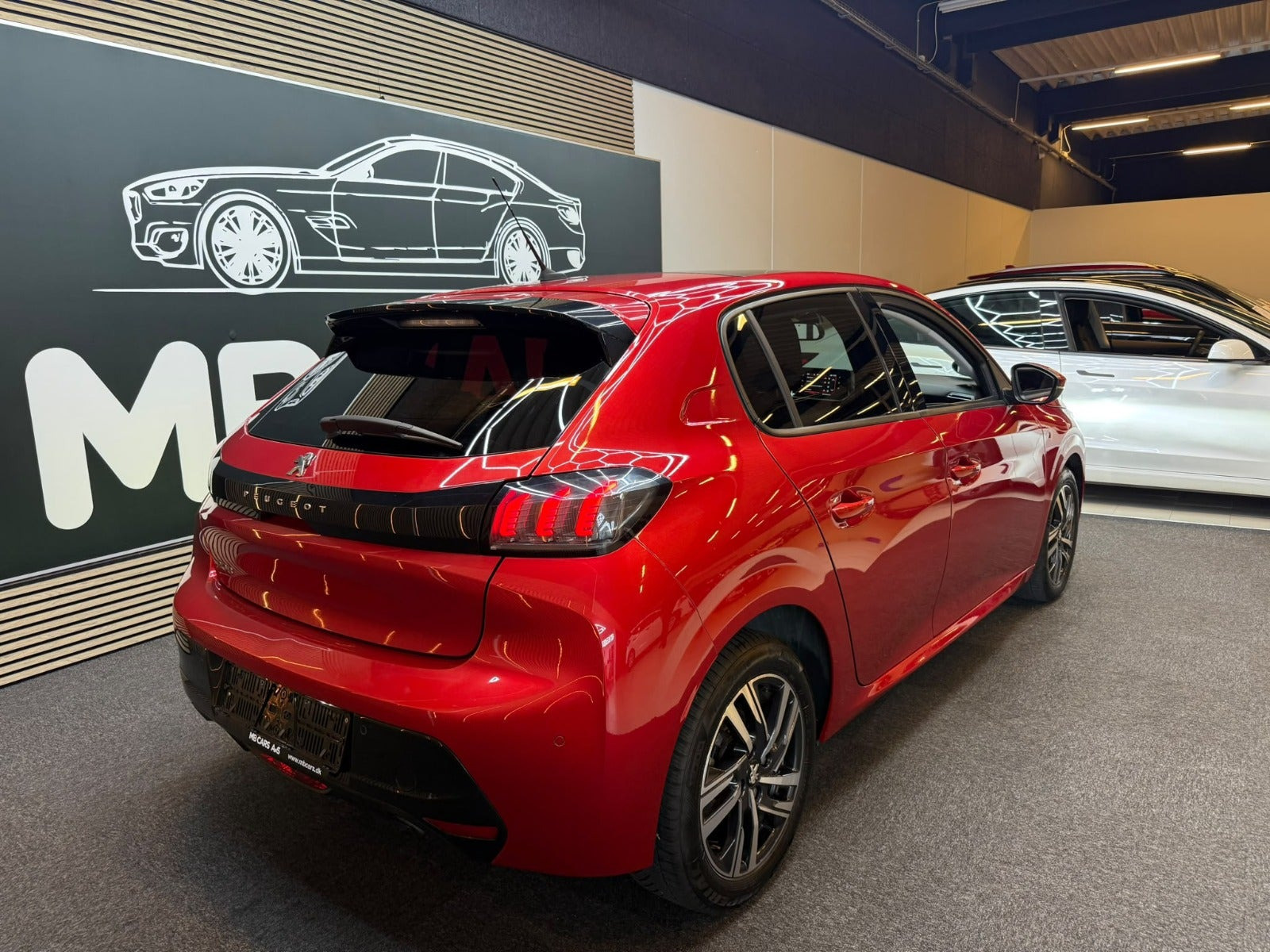 Rød Peugeot 208 fra 2020