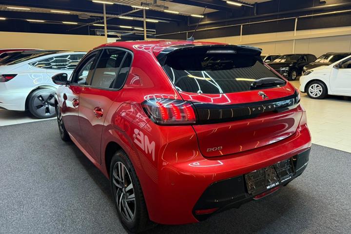 Rød Peugeot 208 fra 2020