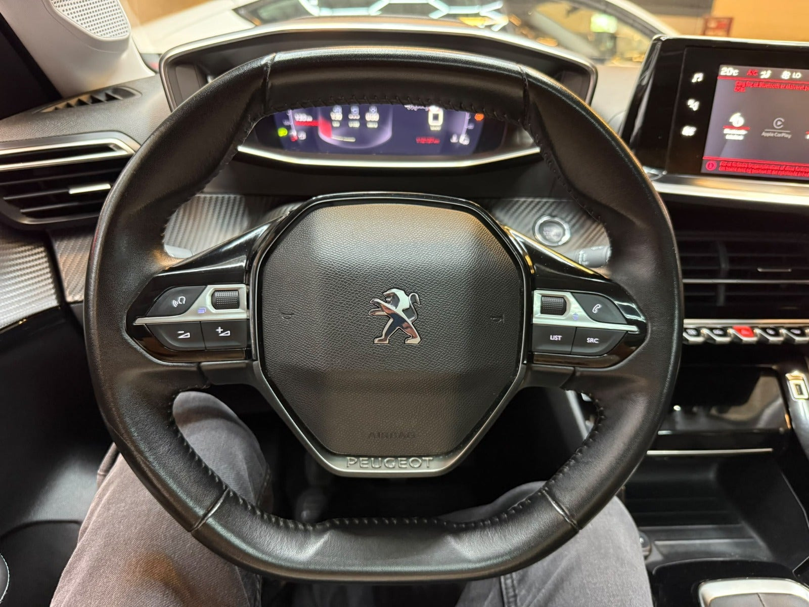 Rød Peugeot 208 fra 2020