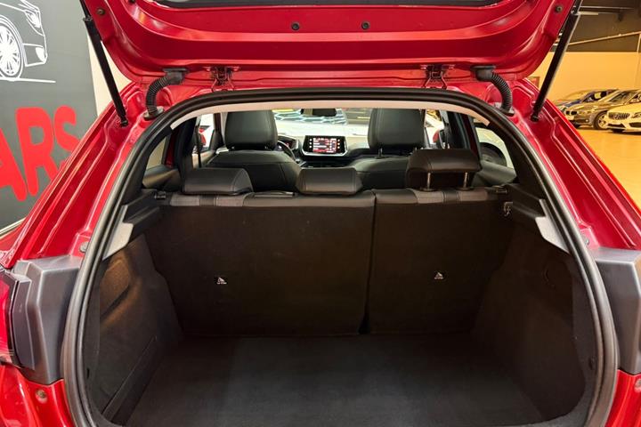 Rød Peugeot 208 fra 2020