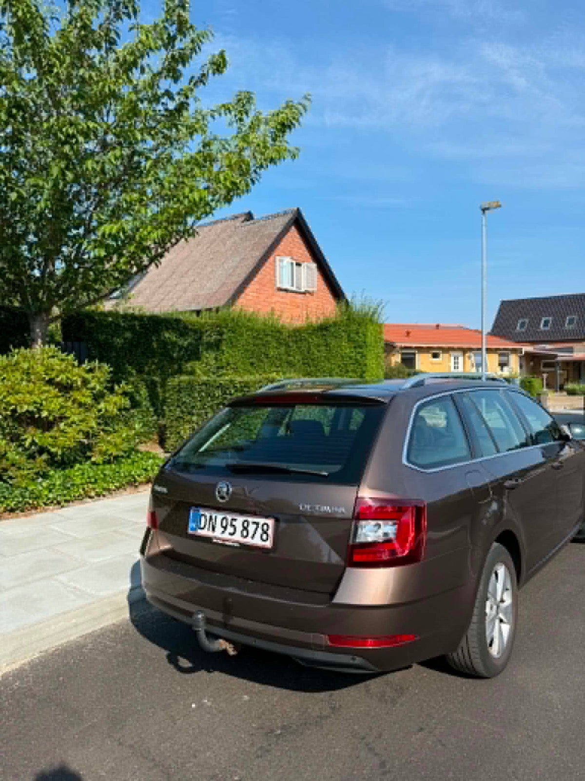 Brun Skoda Octavia fra 2020