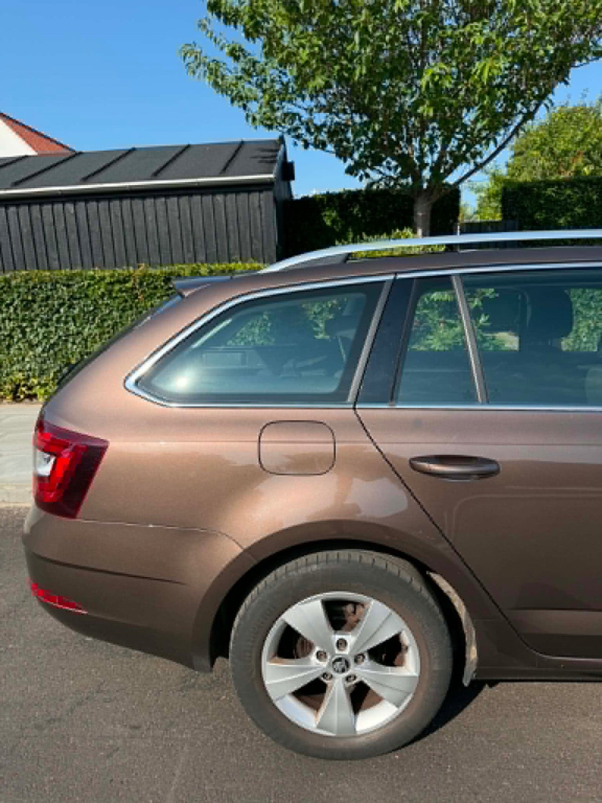 Brun Skoda Octavia fra 2020