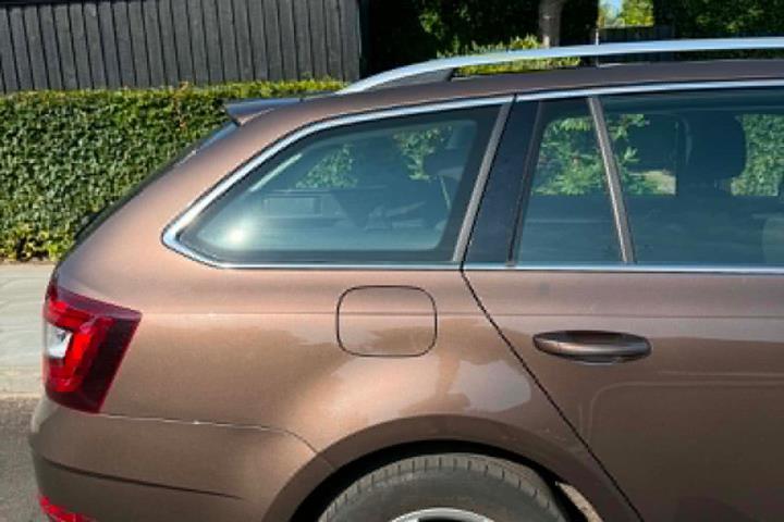 Brun Skoda Octavia fra 2020