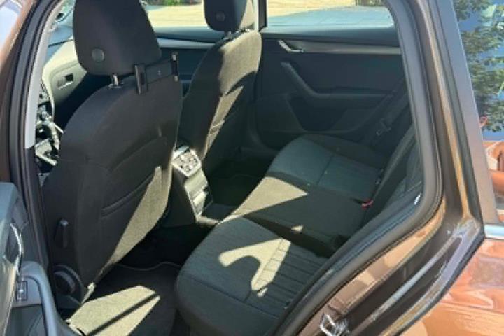 Brun Skoda Octavia fra 2020