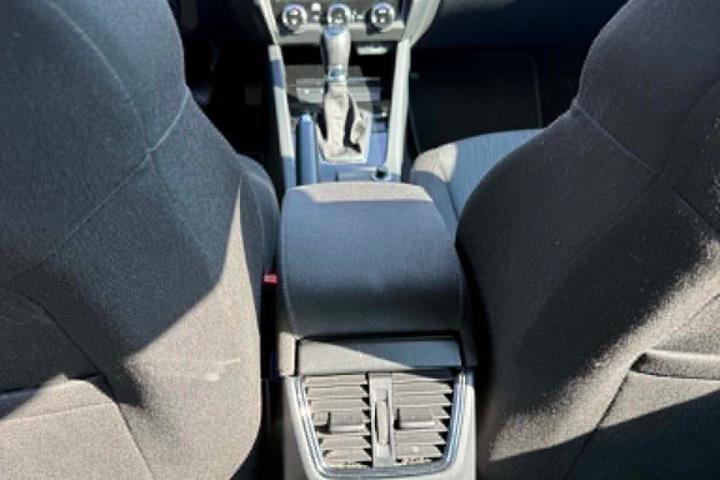 Brun Skoda Octavia fra 2020