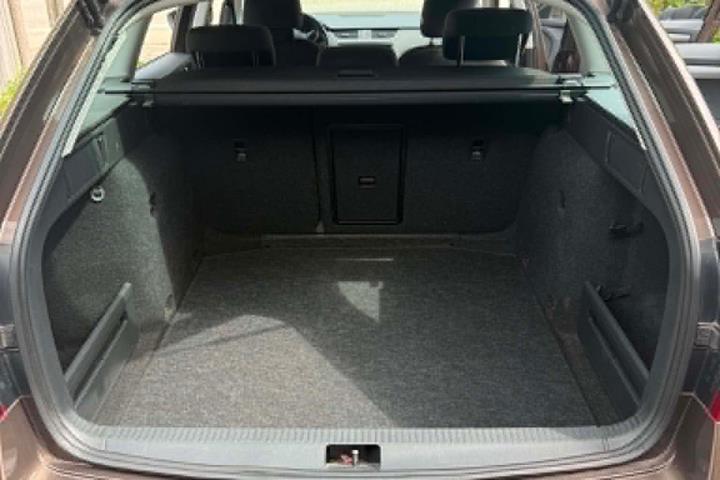 Brun Skoda Octavia fra 2020