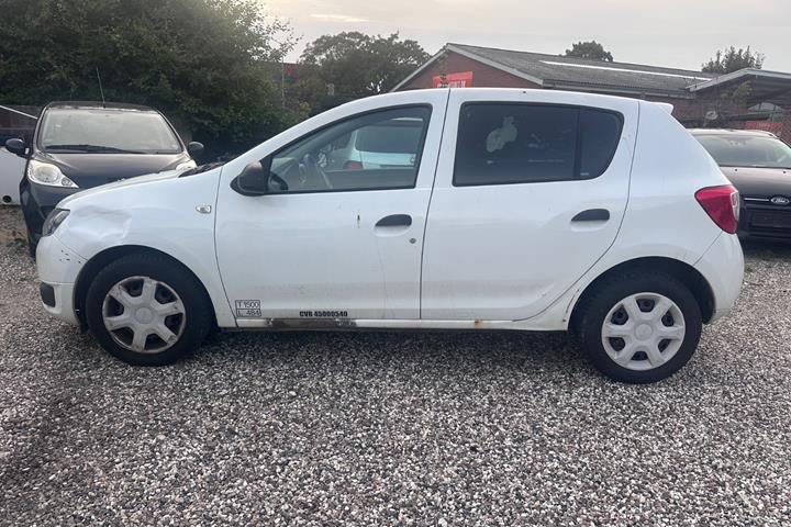 Gul Dacia Sandero fra 2014