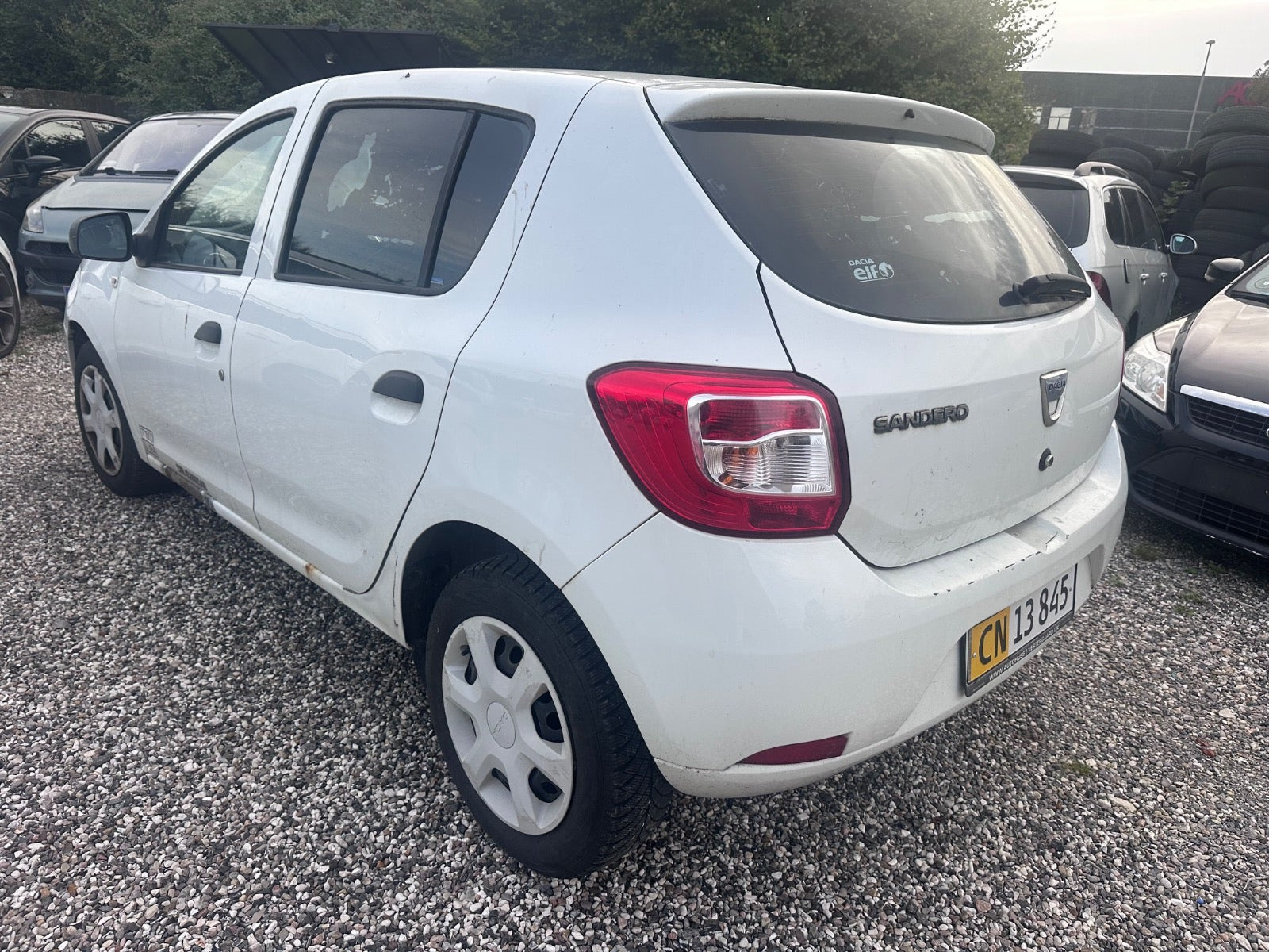 Gul Dacia Sandero fra 2014