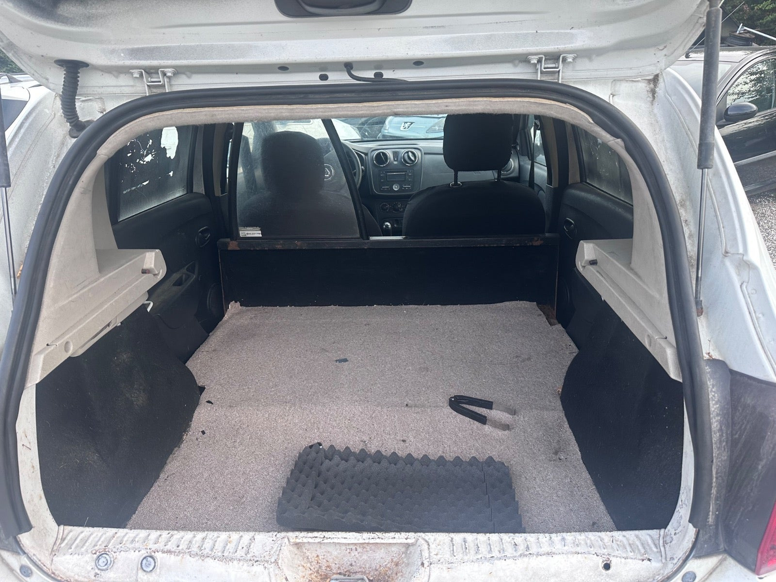 Gul Dacia Sandero fra 2014
