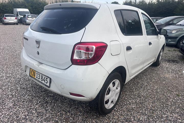 Gul Dacia Sandero fra 2014