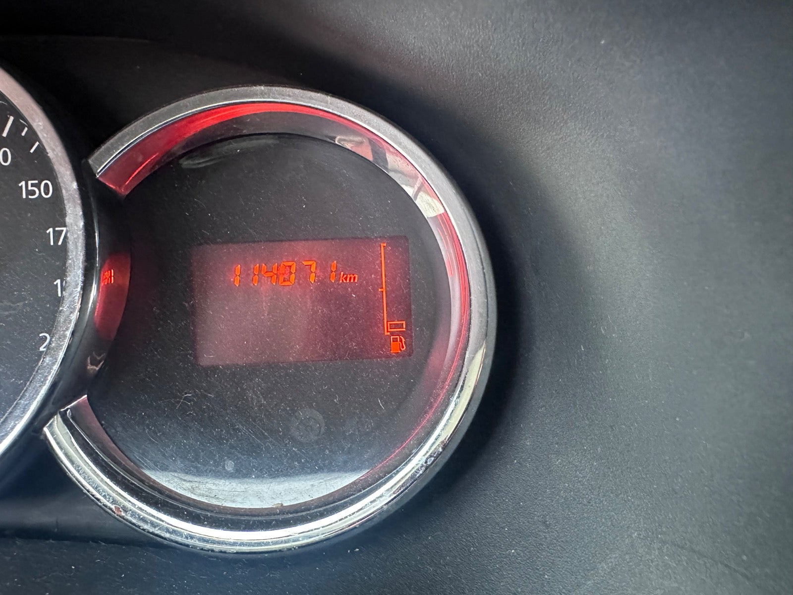 Gul Dacia Sandero fra 2014