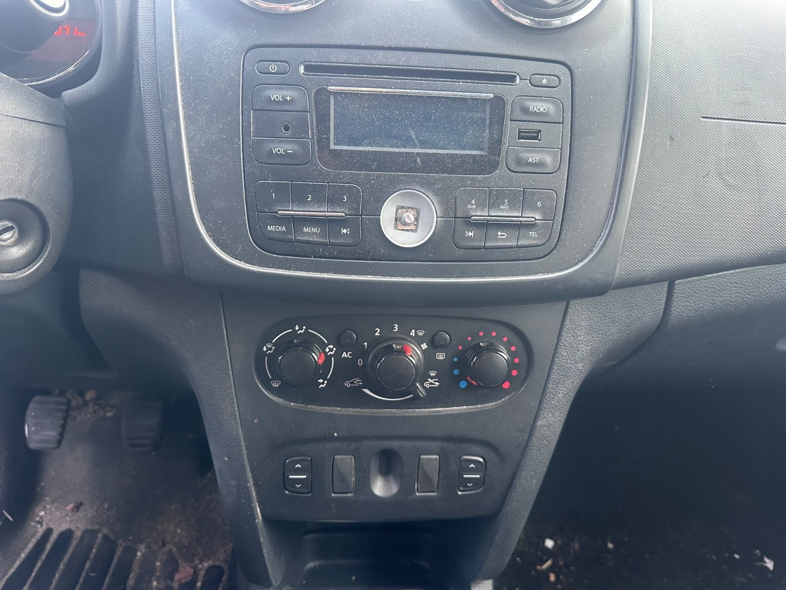 Gul Dacia Sandero fra 2014