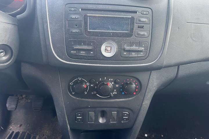 Gul Dacia Sandero fra 2014