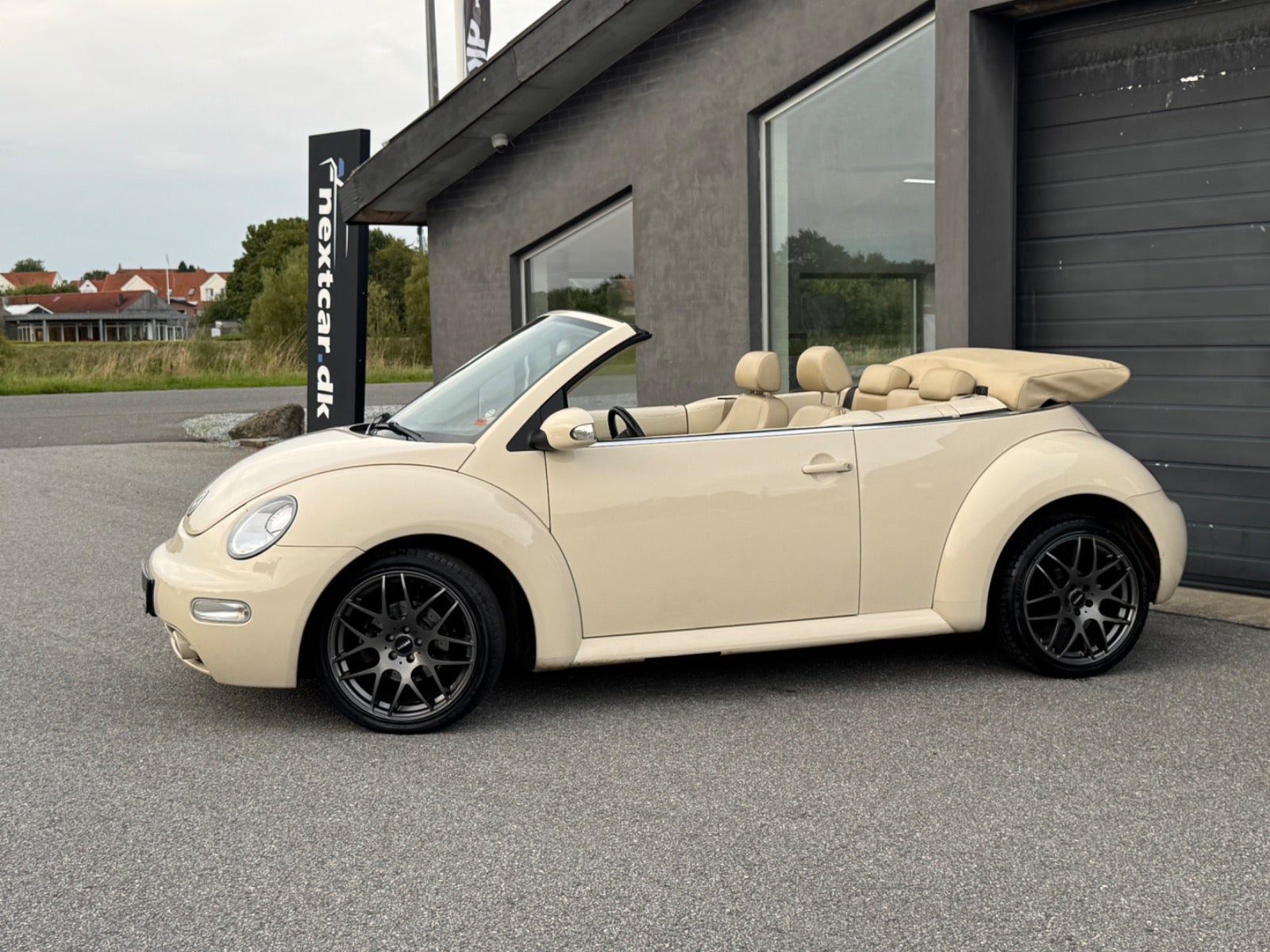 Beige VW New Beetle fra 2004