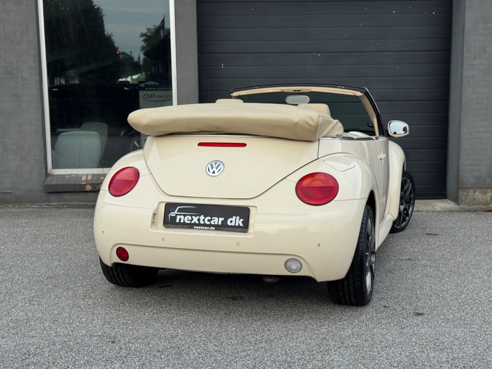 Beige VW New Beetle fra 2004