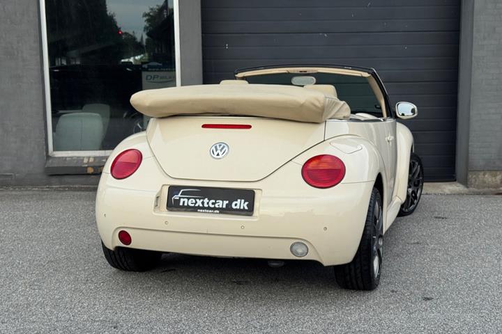 Beige VW New Beetle fra 2004