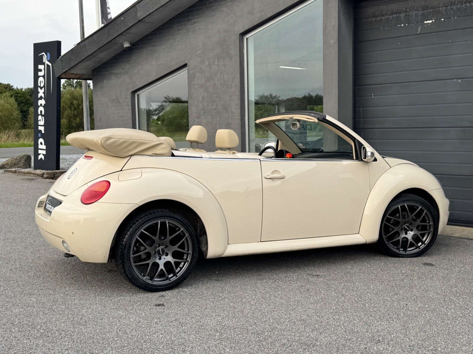 Beige VW New Beetle fra 2004
