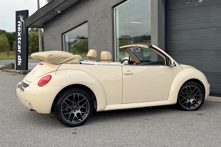 Beige VW New Beetle fra 2004