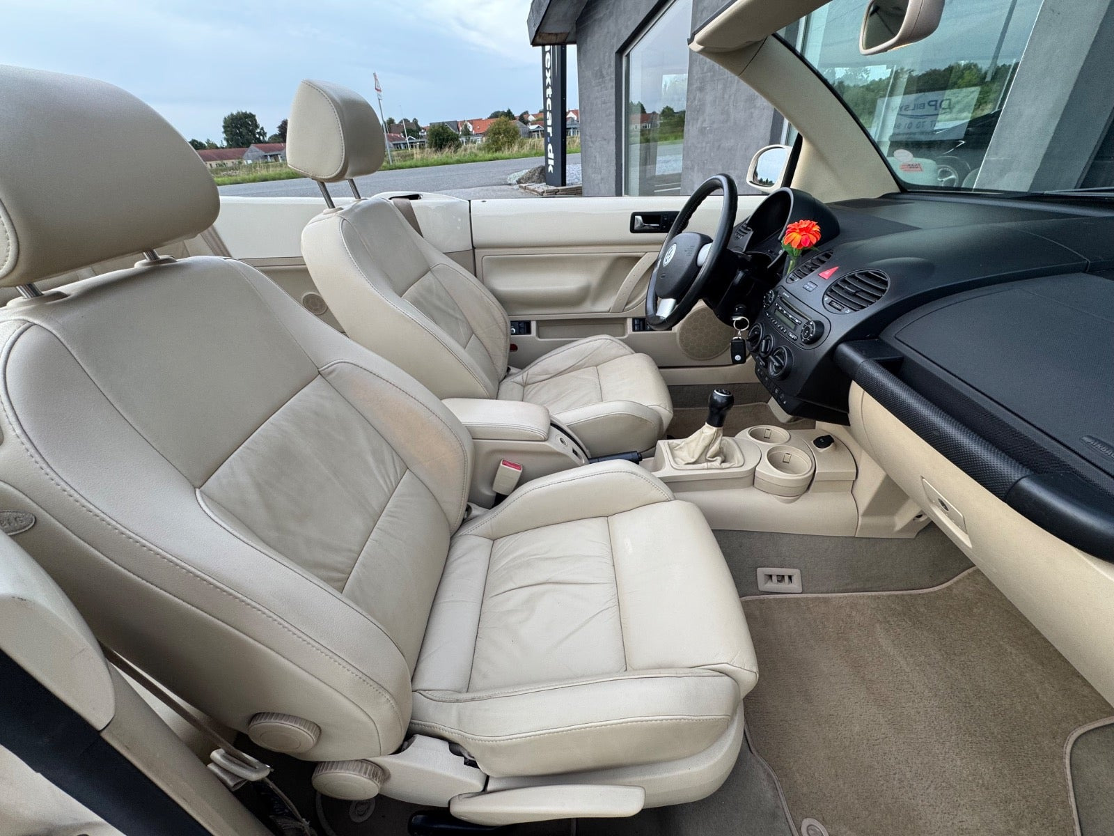 Beige VW New Beetle fra 2004