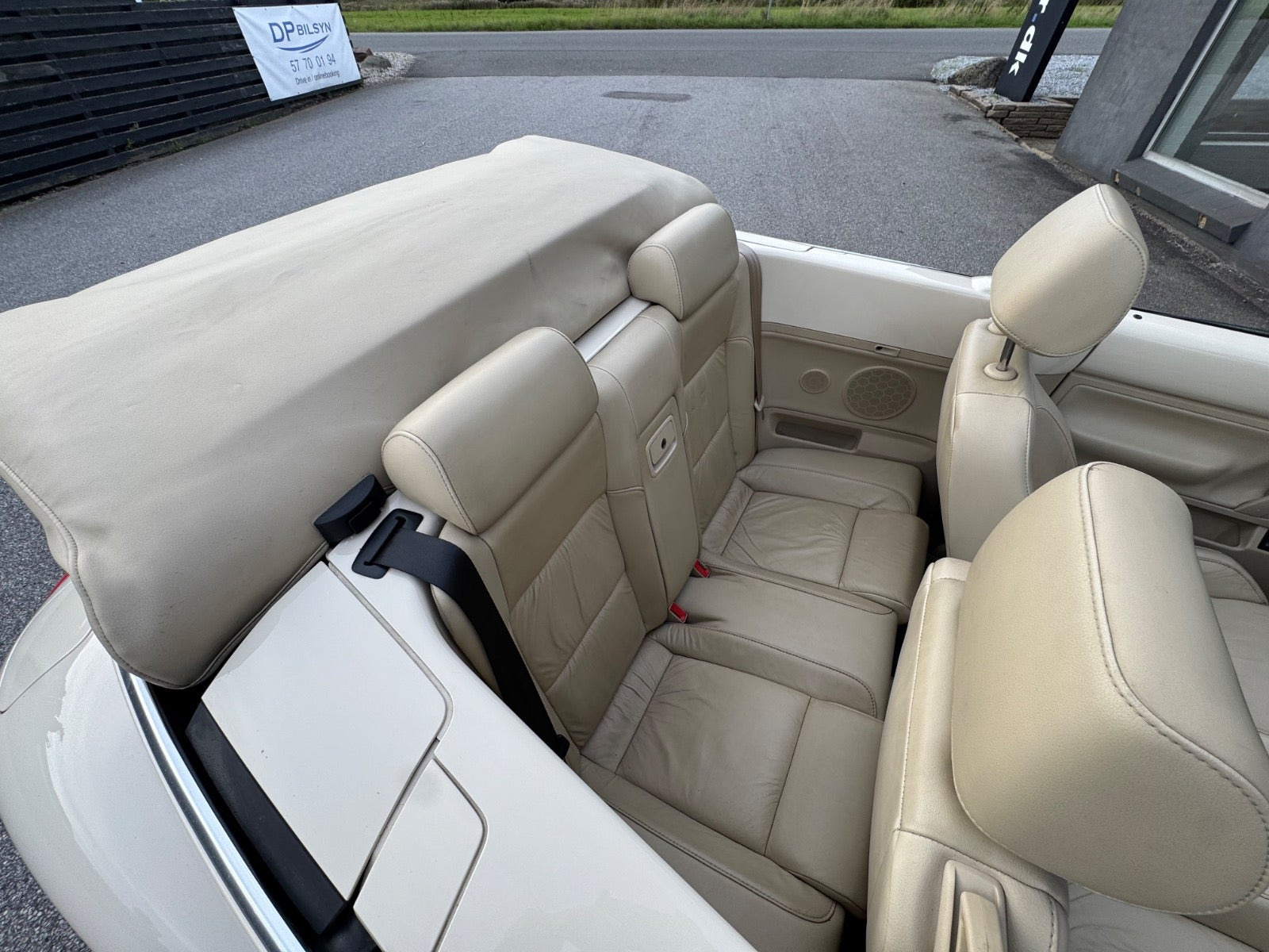 Beige VW New Beetle fra 2004