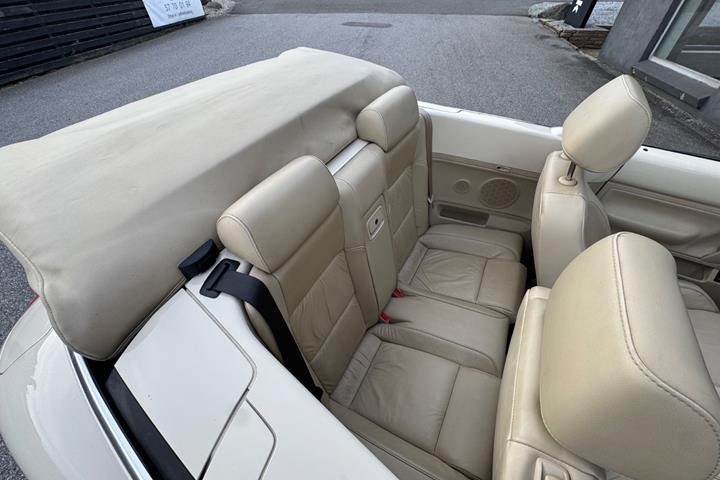 Beige VW New Beetle fra 2004