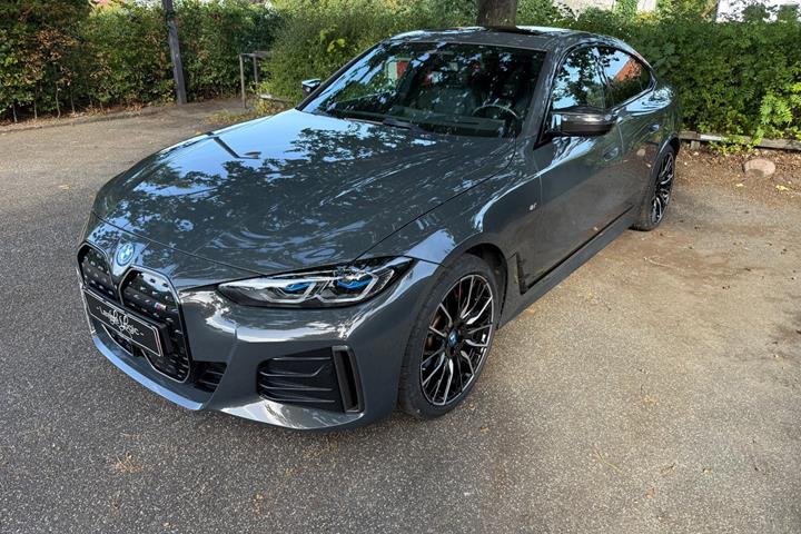 Grå BMW i4 fra 2021