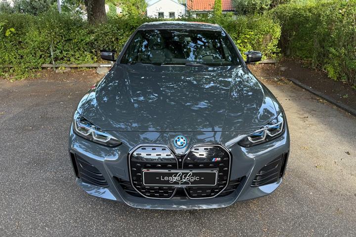 Grå BMW i4 fra 2021