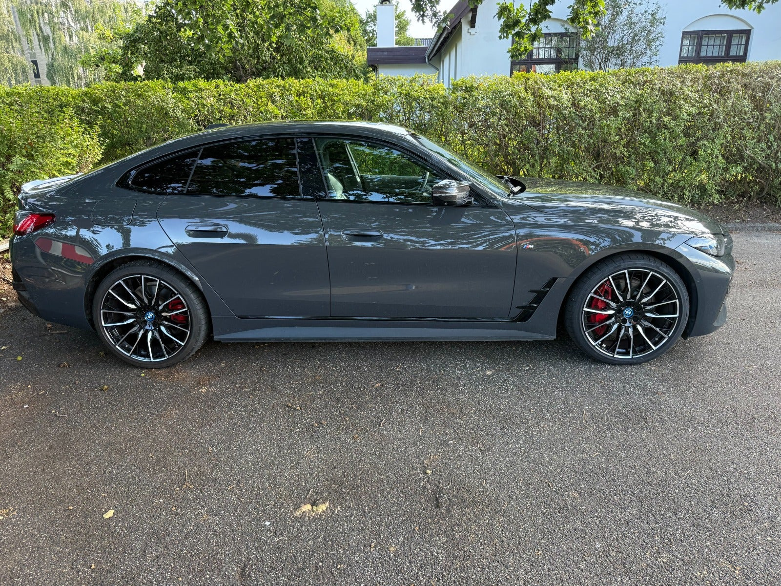 Grå BMW i4 fra 2021