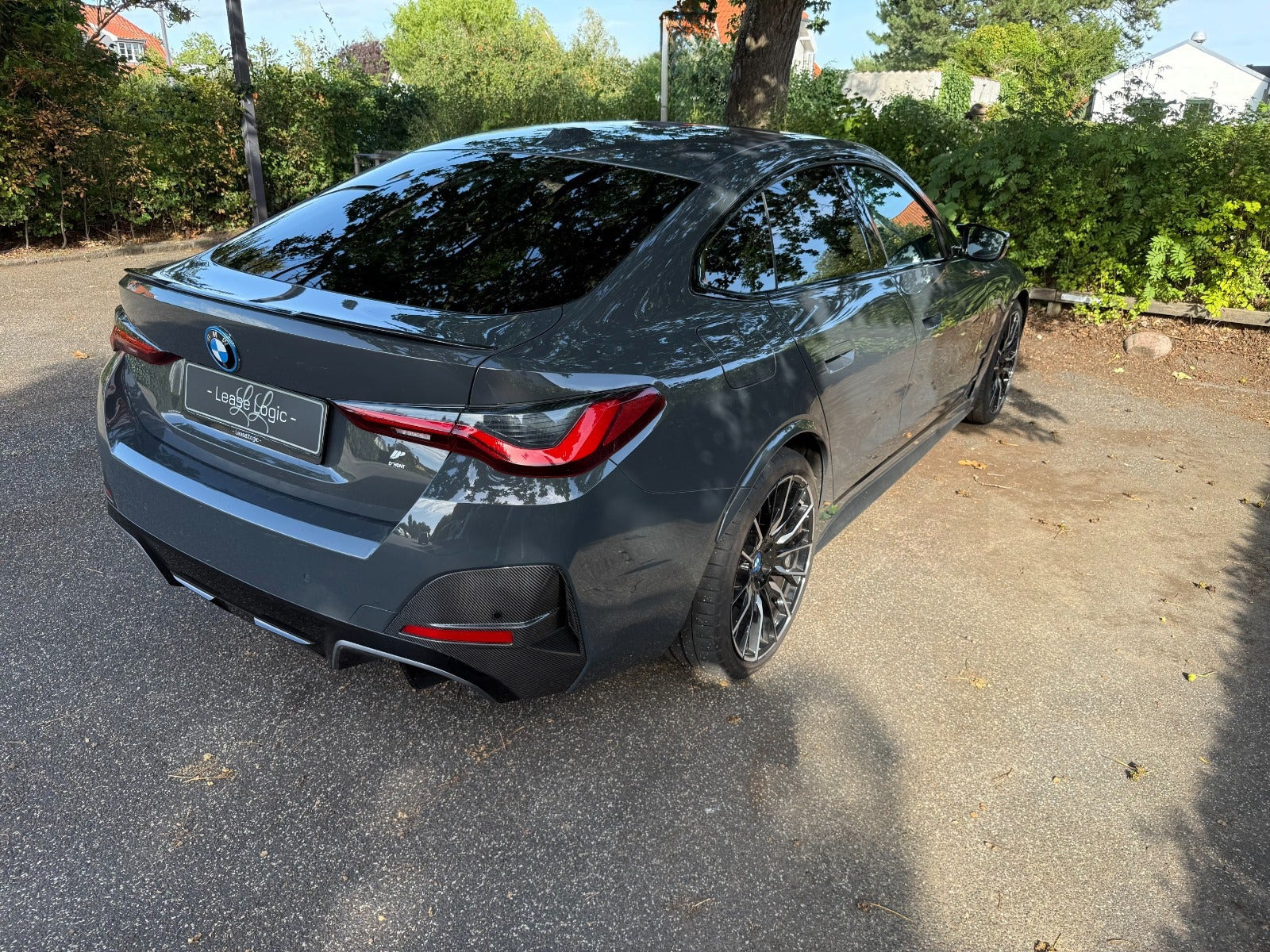 Grå BMW i4 fra 2021