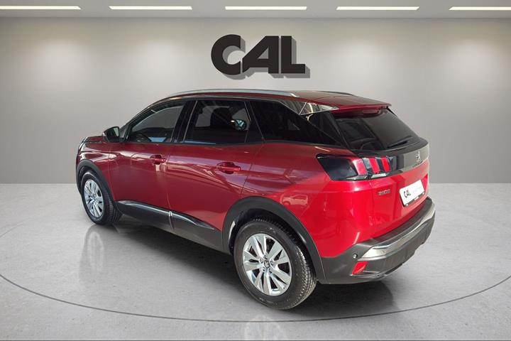 Rød Peugeot 3008 fra 2017