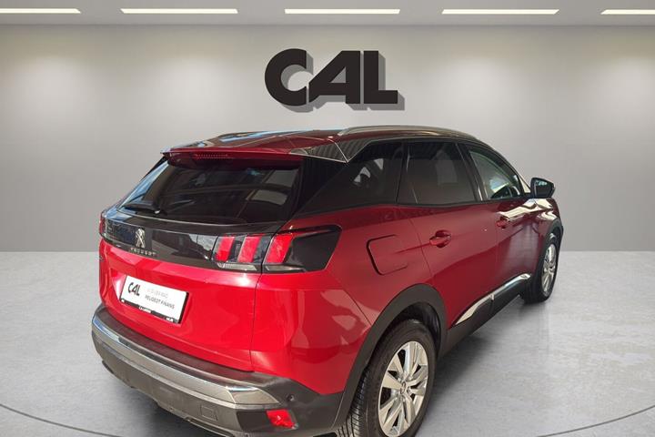 Rød Peugeot 3008 fra 2017