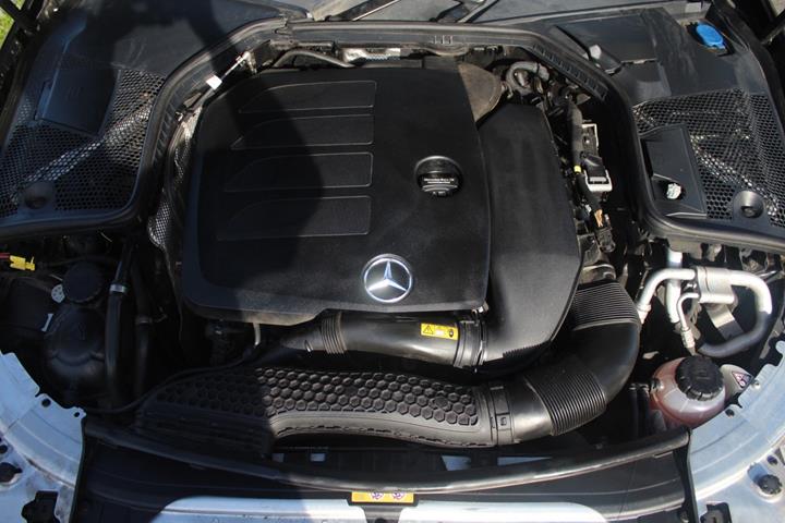 Sort Mercedes C200 fra 2018