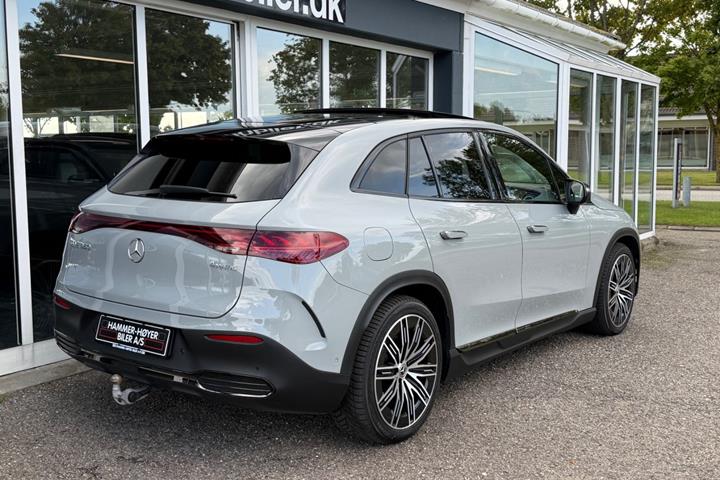 Grå Mercedes EQE350 SUV fra 2023