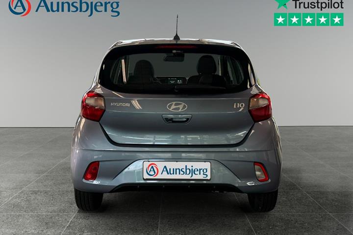 Blå Hyundai i10 fra 2024