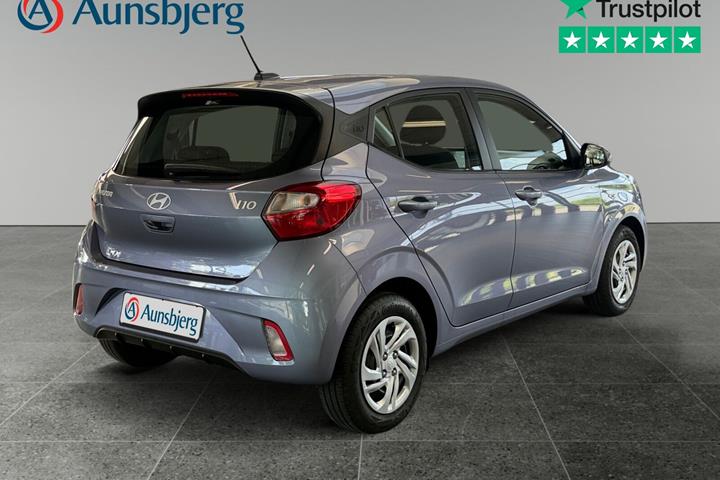 Blå Hyundai i10 fra 2024