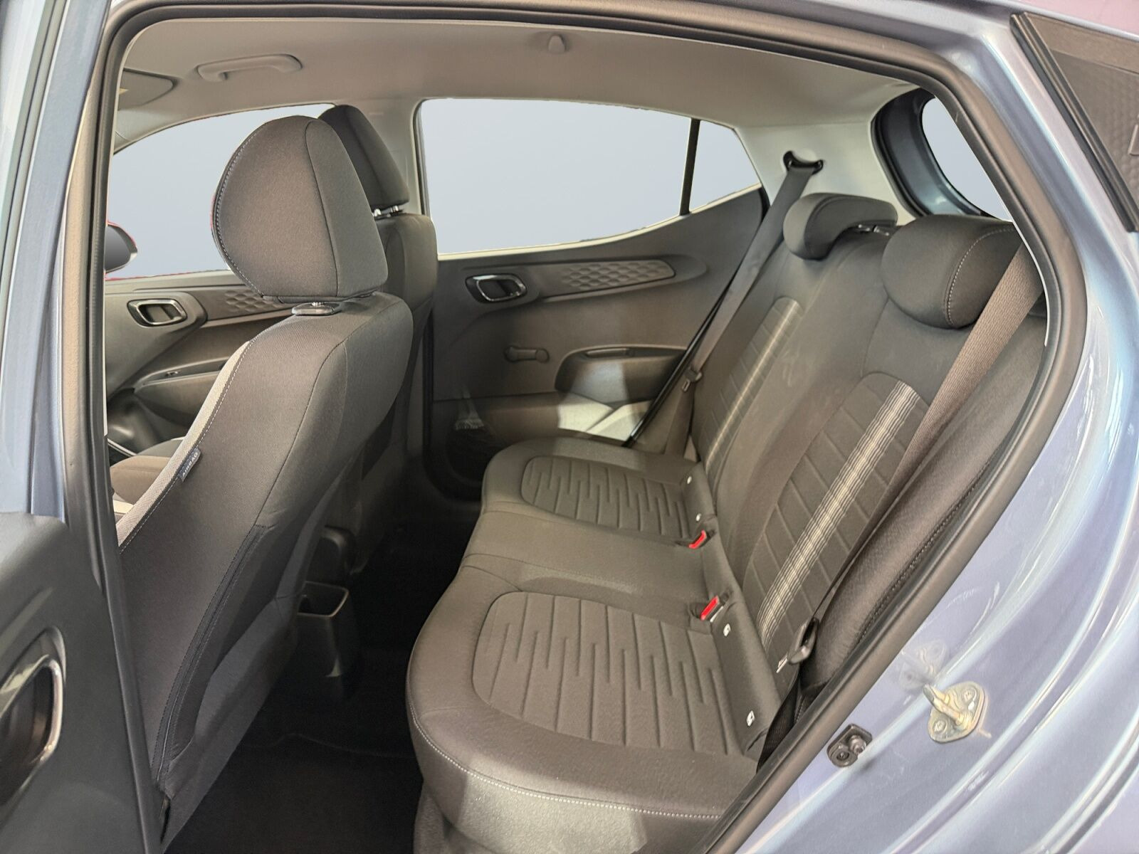 Blå Hyundai i10 fra 2024