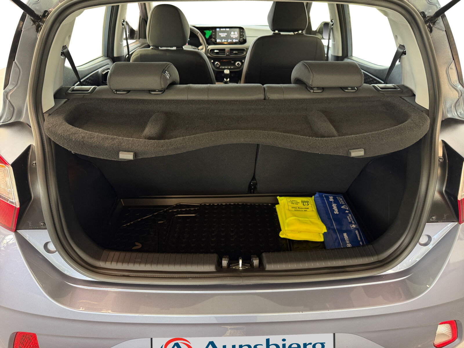 Blå Hyundai i10 fra 2024