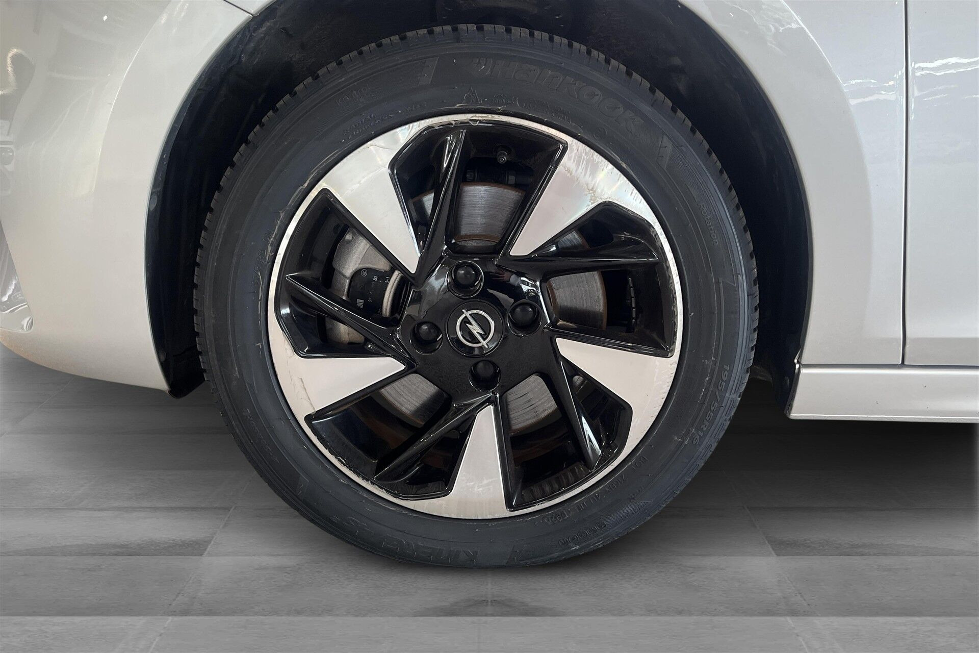 Sølv Opel Corsa-e fra 2023