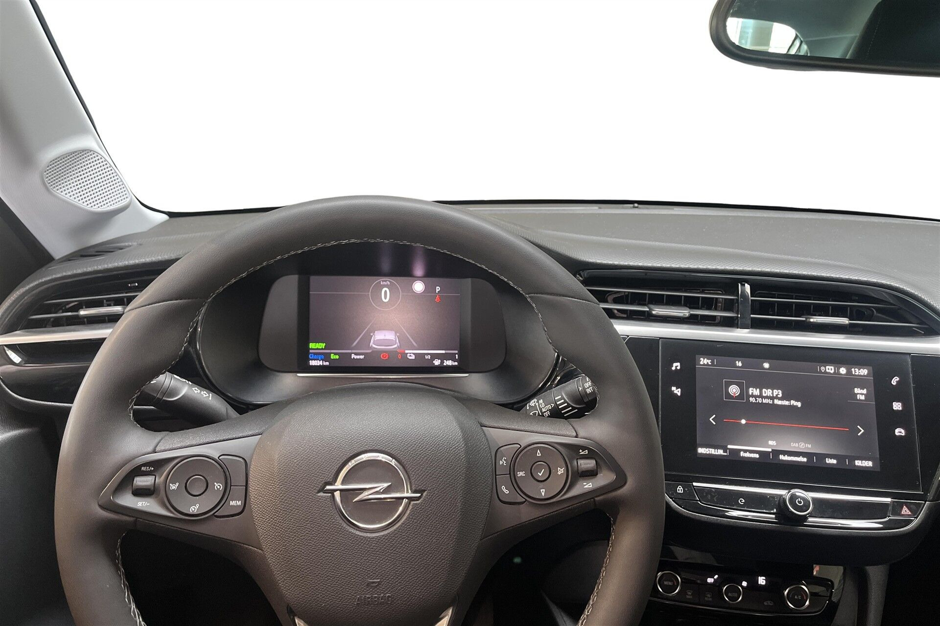 Sølv Opel Corsa-e fra 2023