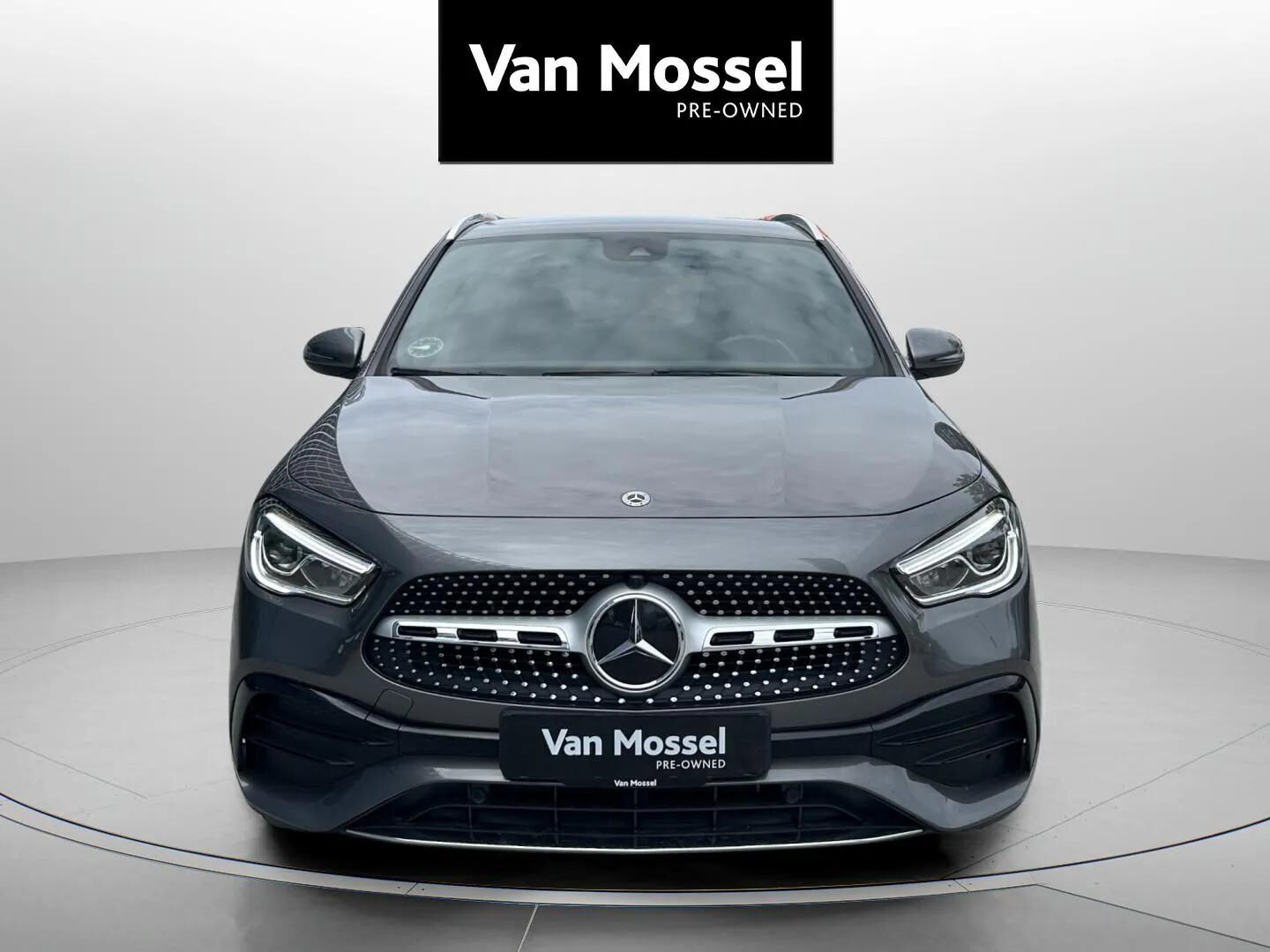 Grå Mercedes GLA250 e fra 2022